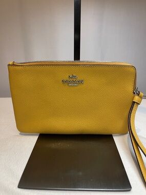 Coach K2177-3888 Large Corner Zip Wristlet